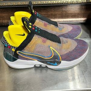 Nike Adapt Auto Max men’s 9.  Worn twice.  Original box and charging station.